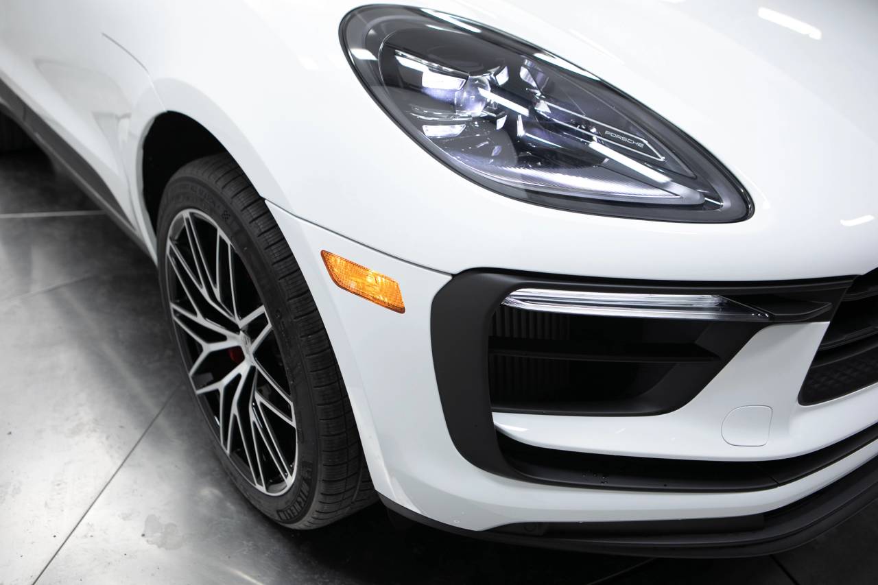 Thumbnail: 2026 Porsche Macan - 12