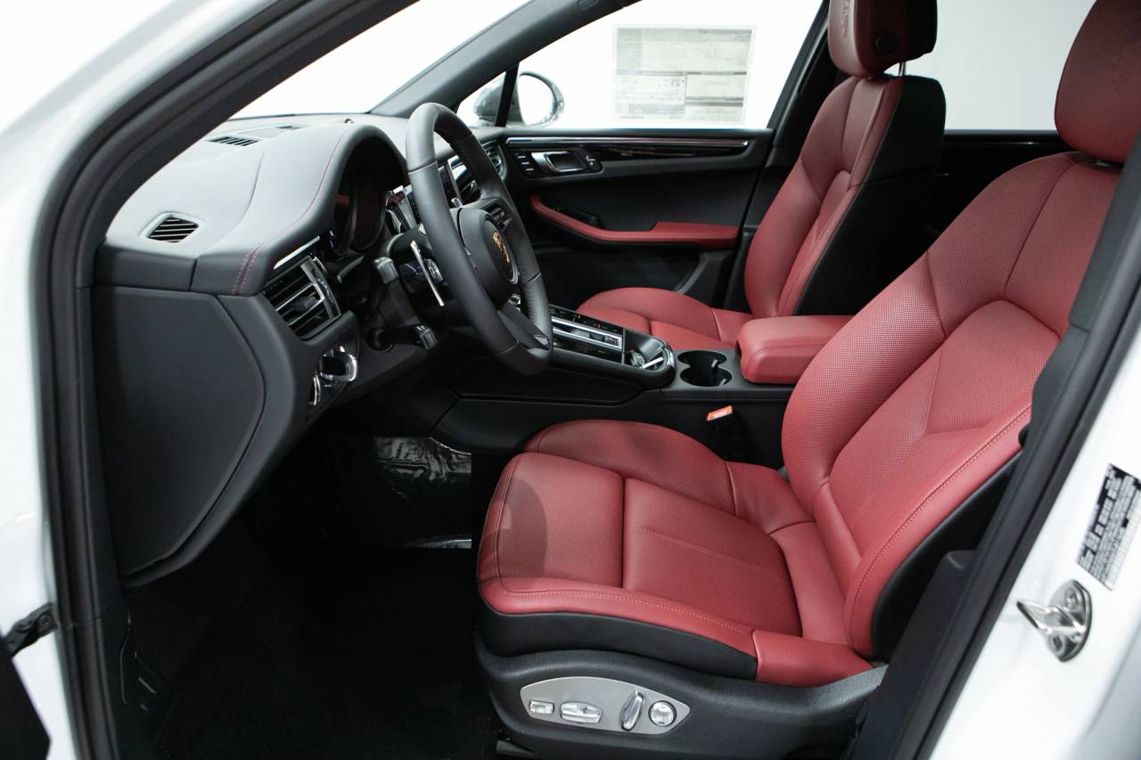 Thumbnail: 2026 Porsche Macan - 22