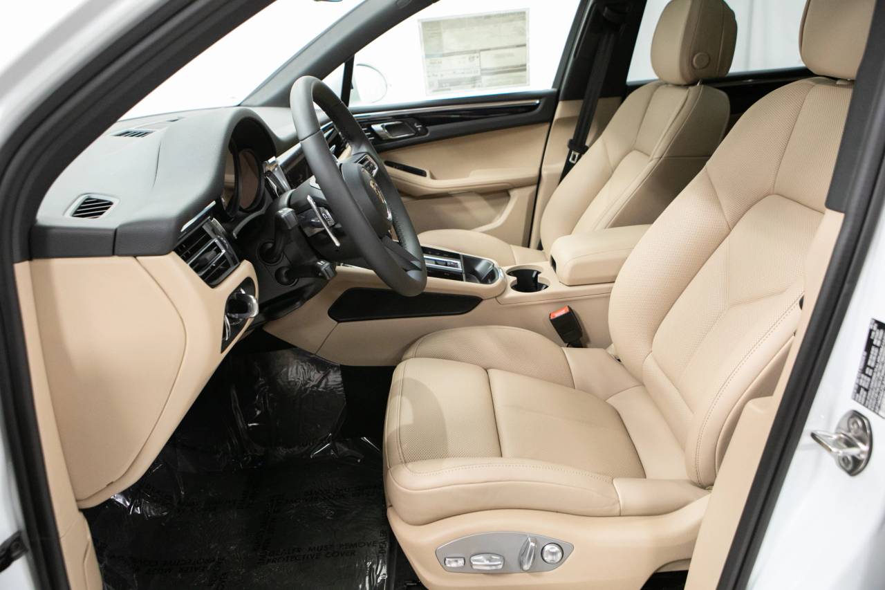 Thumbnail: 2026 Porsche Macan - 23