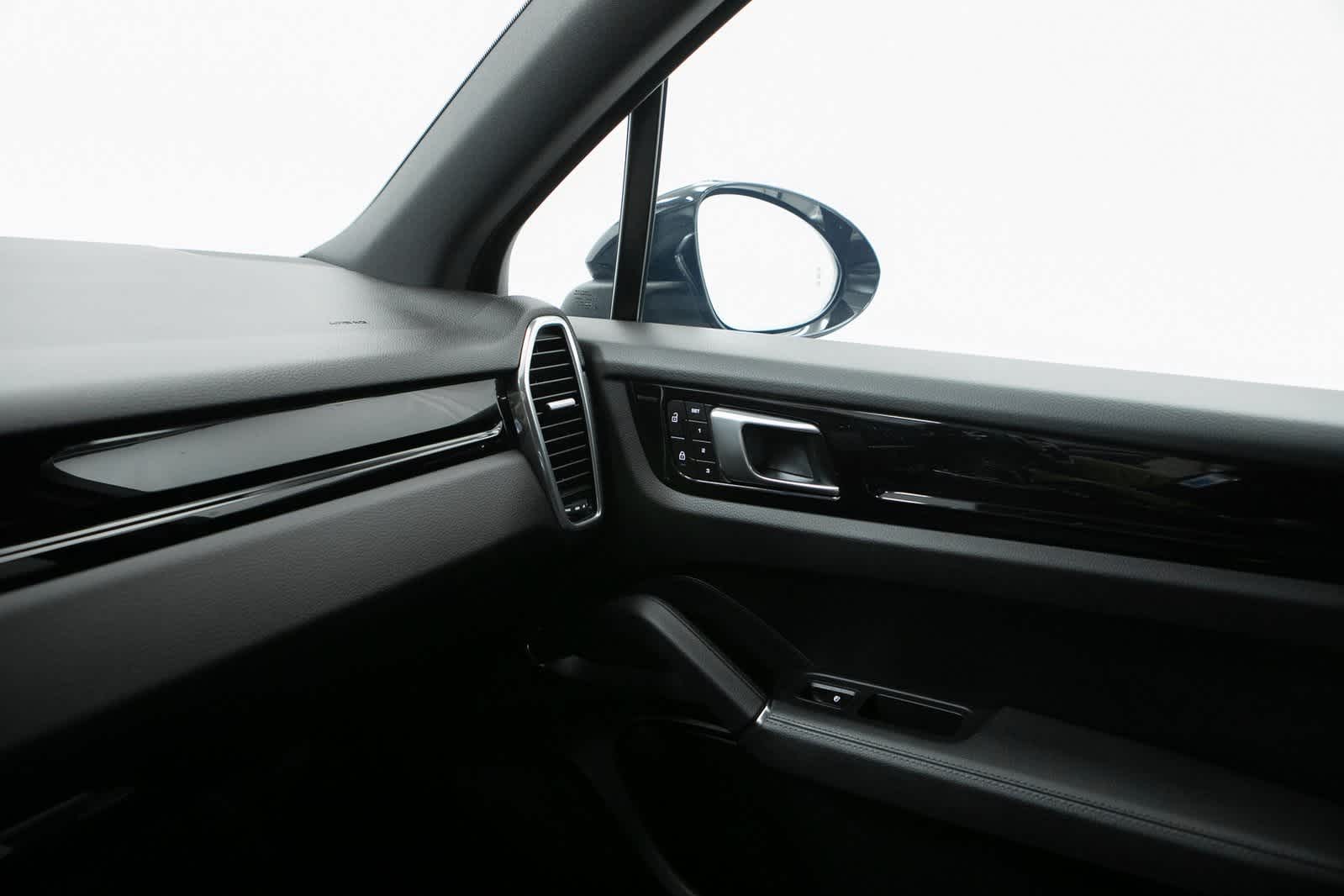 Thumbnail: 2023 Porsche Cayenne - 24