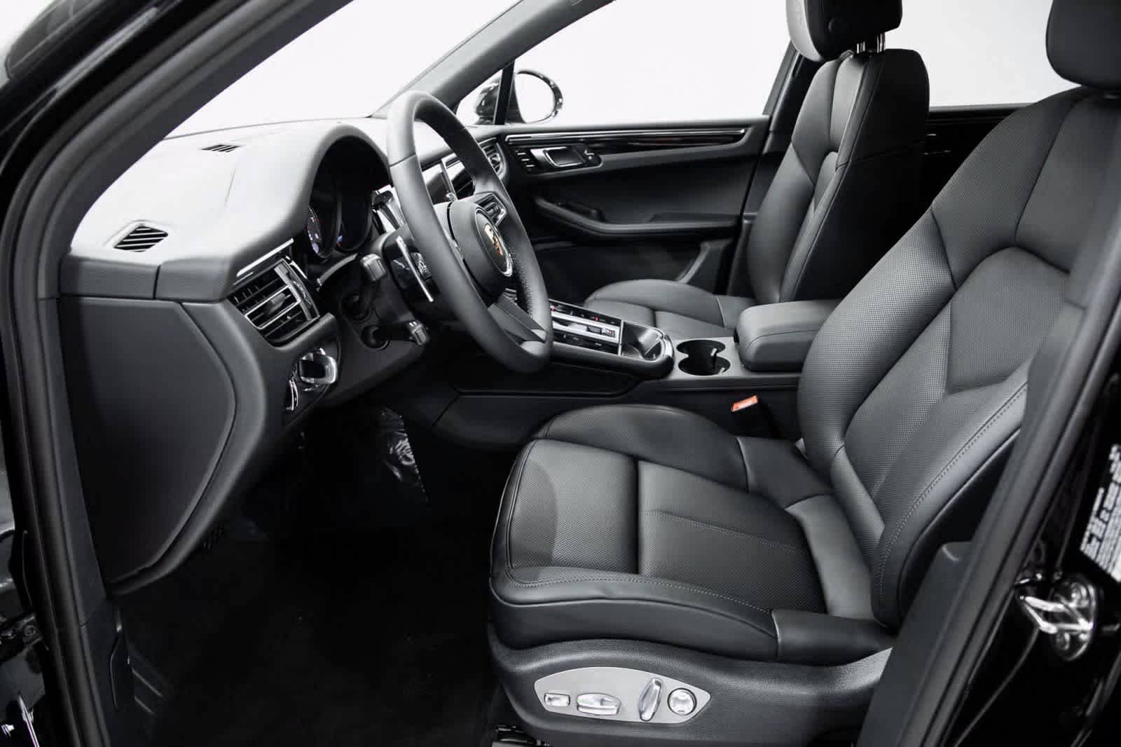 Thumbnail: 2025 Porsche Macan - 16