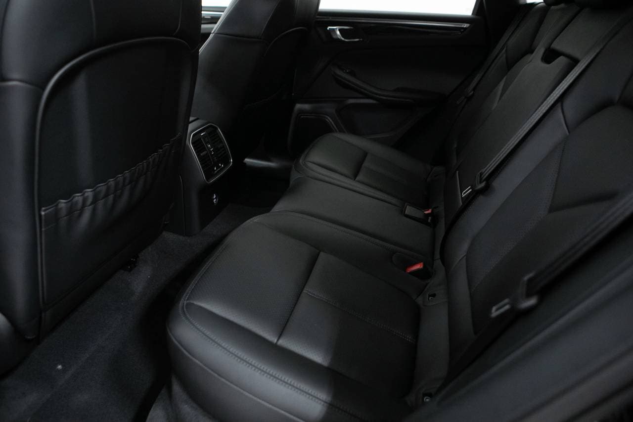 Thumbnail: 2026 Porsche Macan - 31