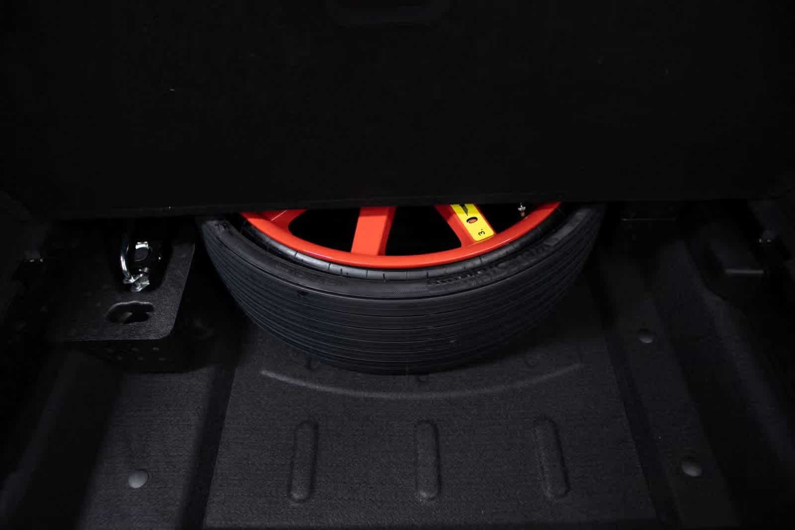 Thumbnail: 2025 Porsche Macan - 31