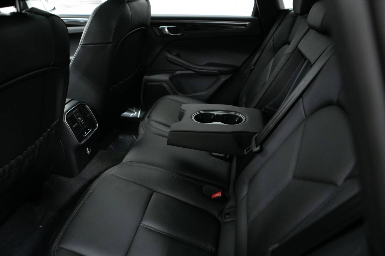 Thumbnail: 2026 Porsche Macan - 37