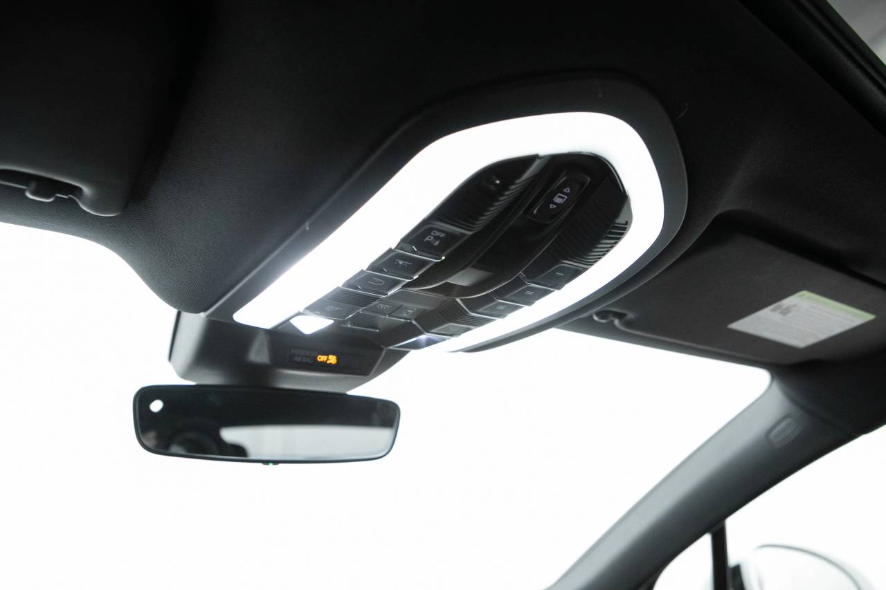 Thumbnail: 2026 Porsche Macan - 32