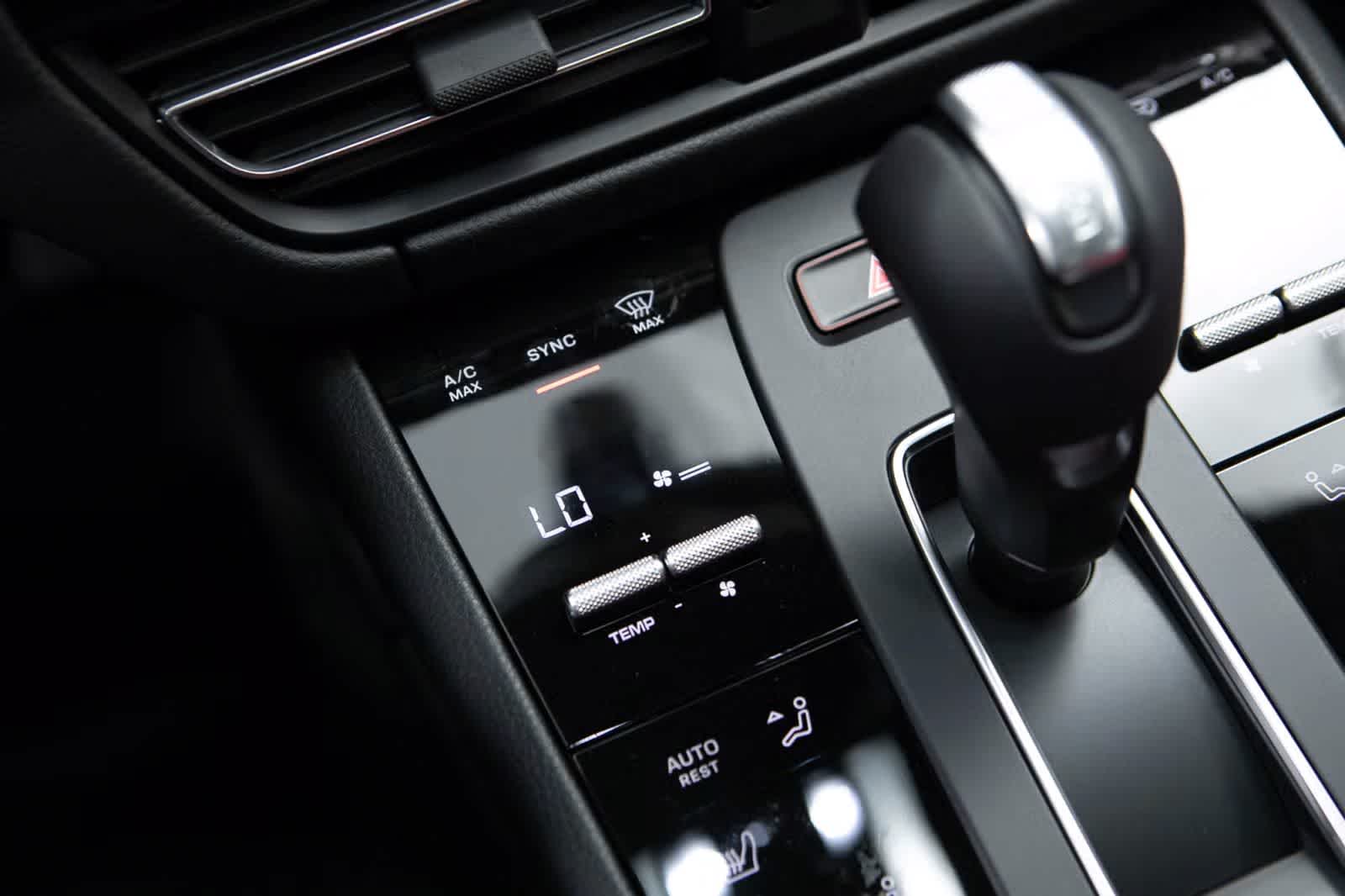 Thumbnail: 2026 Porsche Macan - 27