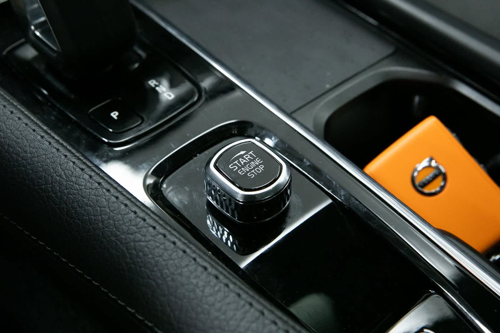 Thumbnail: 2022 Volvo XC90 - 24