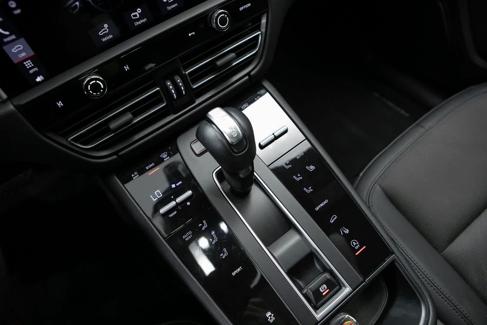 Thumbnail: 2023 Porsche Macan - 21