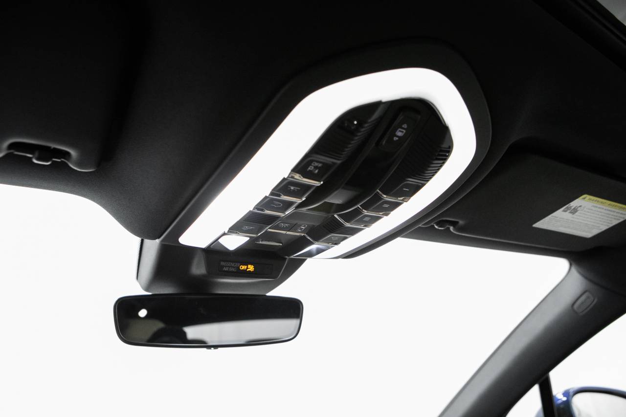 Thumbnail: 2026 Porsche Macan - 30