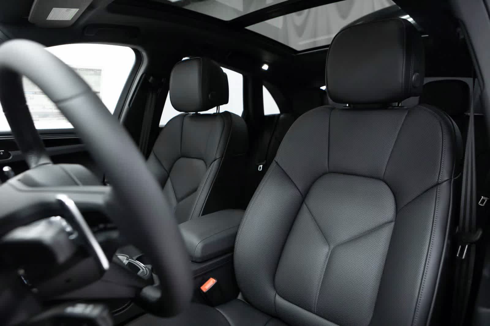 Thumbnail: 2026 Porsche Macan - 5