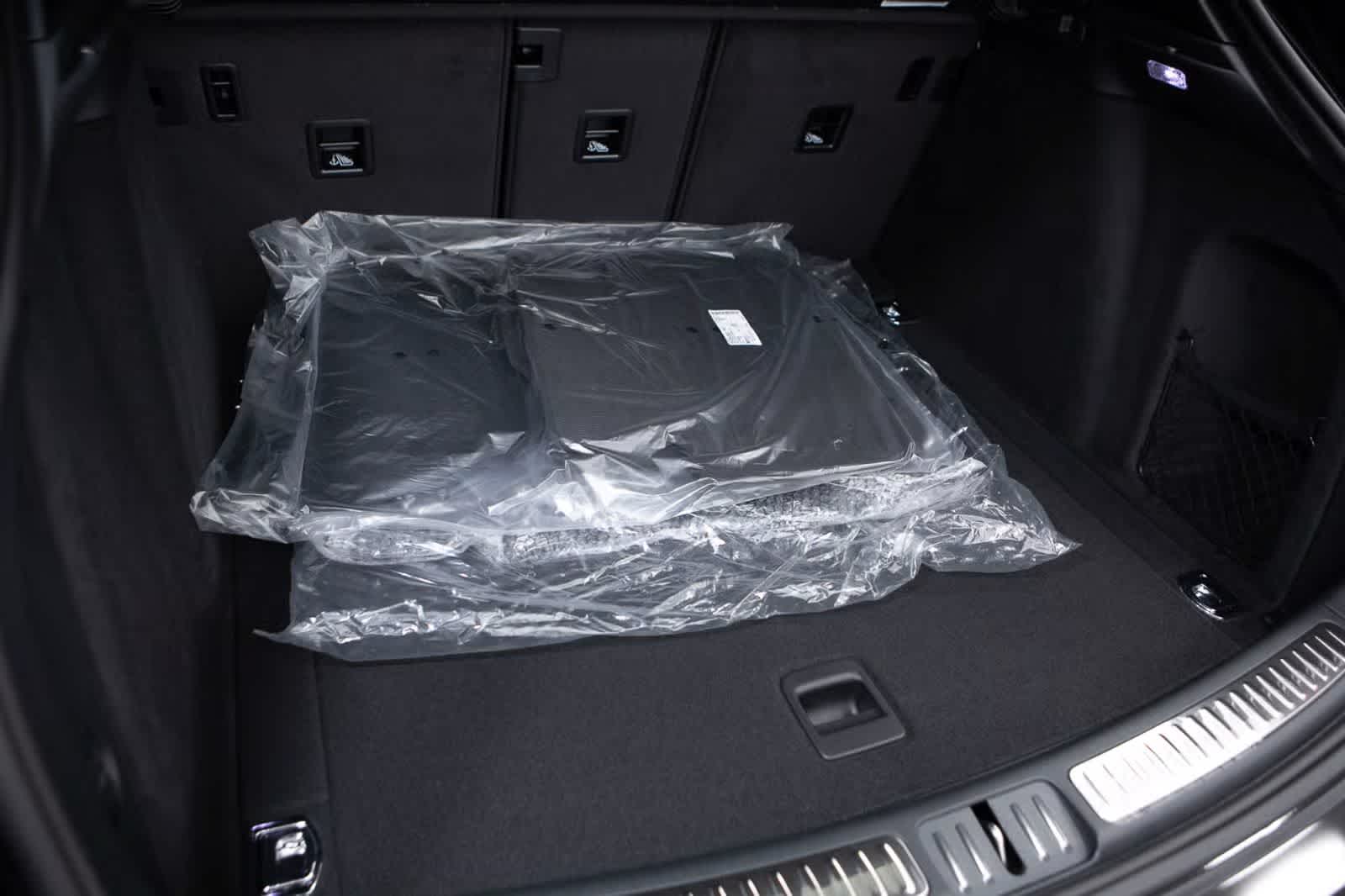 Thumbnail: 2026 Porsche Macan - 38