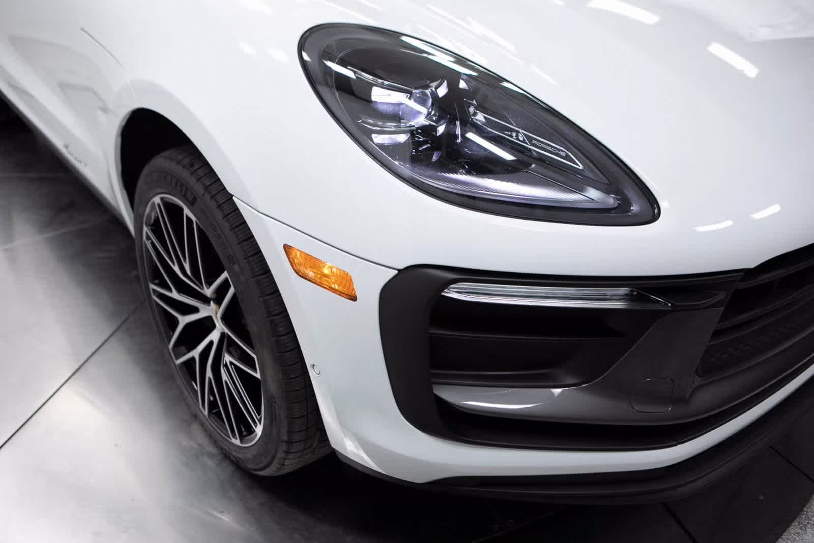 Thumbnail: 2025 Porsche Macan - 12