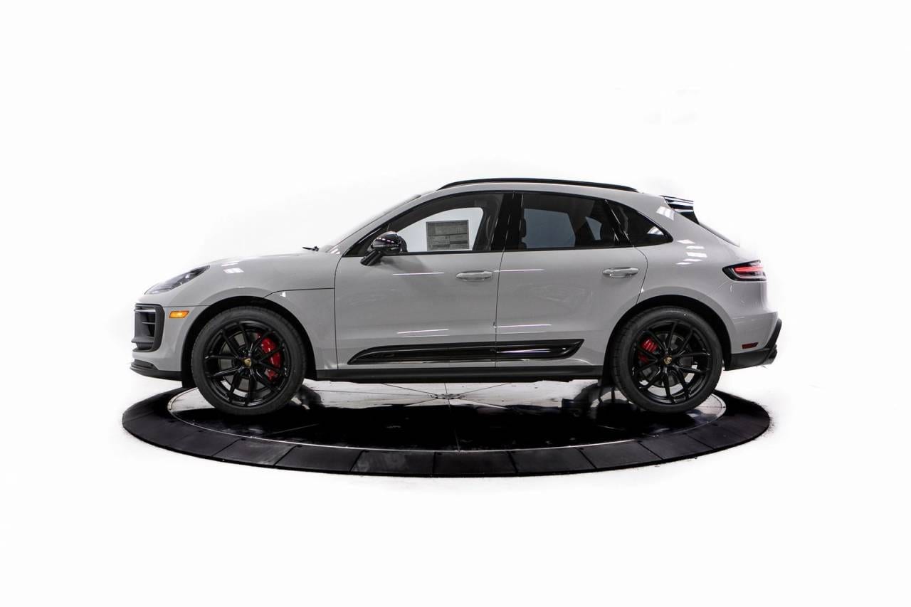 Thumbnail: 2026 Porsche Macan - 2