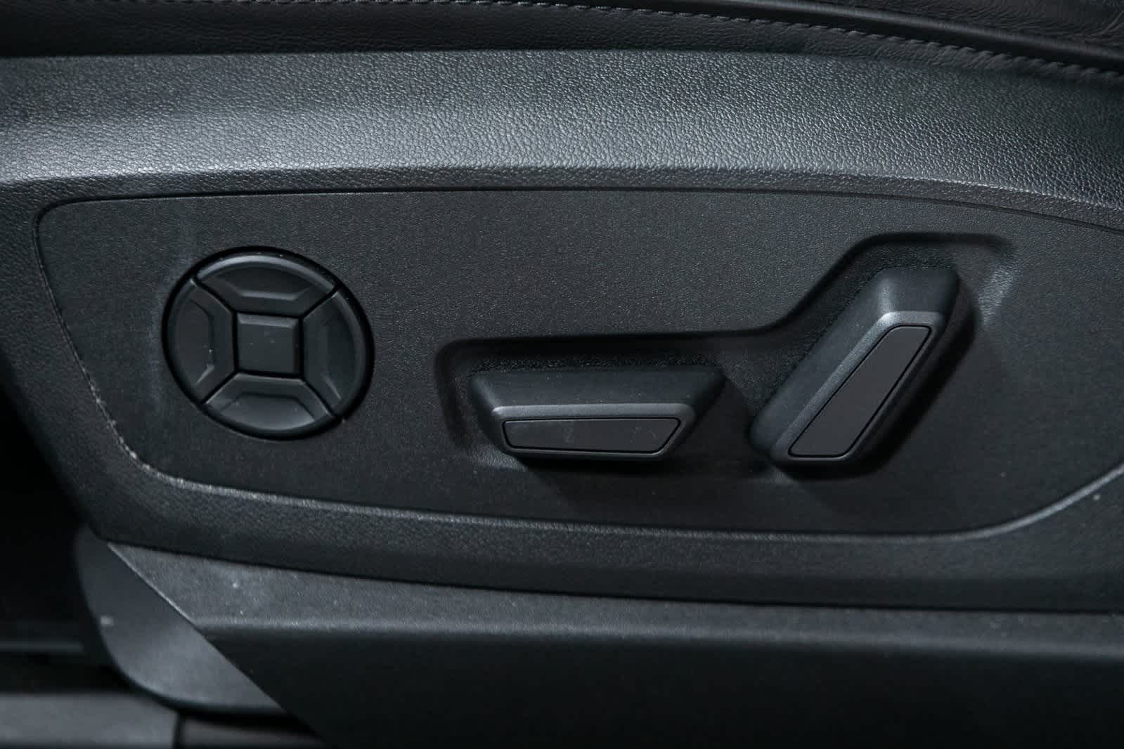 Thumbnail: 2022 Audi e-tron - 17