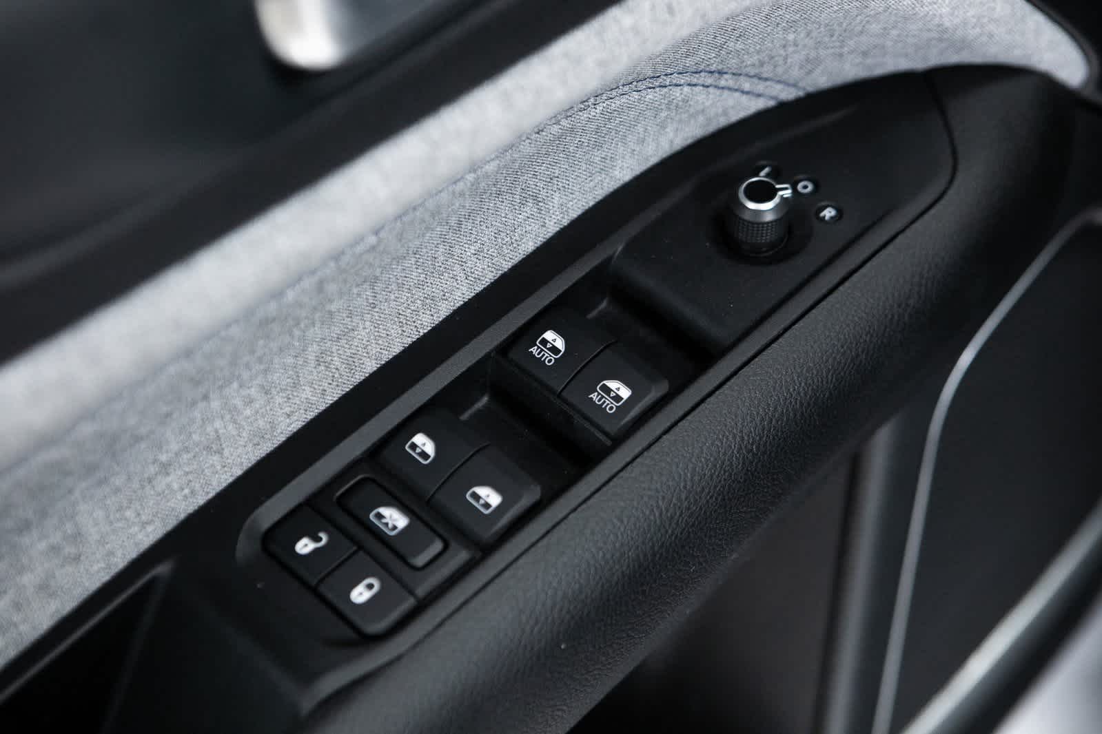 Thumbnail: 2023 Jeep Compass - 17