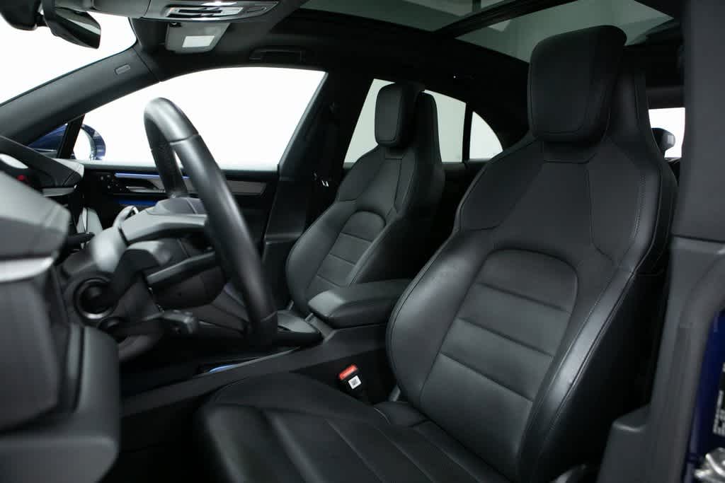 Thumbnail: 2025 Porsche Macan - 5