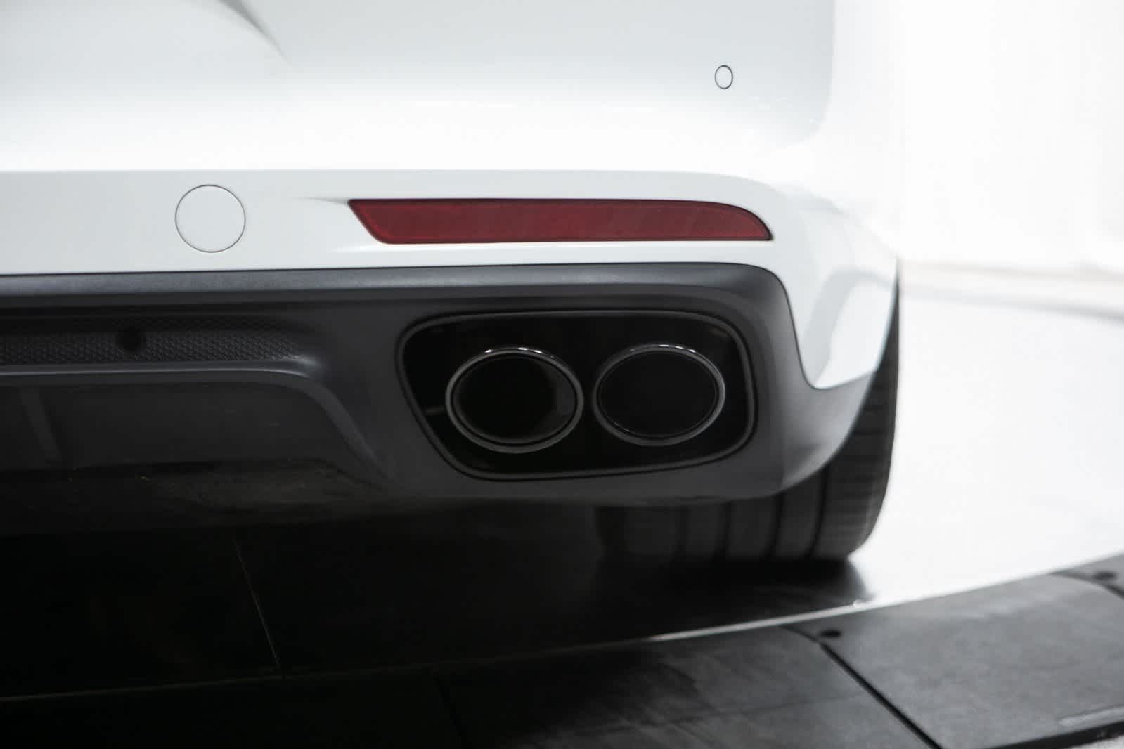 Thumbnail: 2023 Porsche Panamera - 36