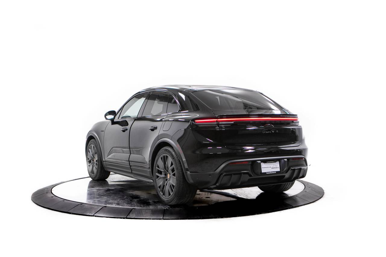 Thumbnail: 2026 Porsche Macan - 3