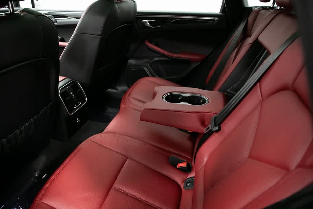 Thumbnail: 2025 Porsche Macan - 30