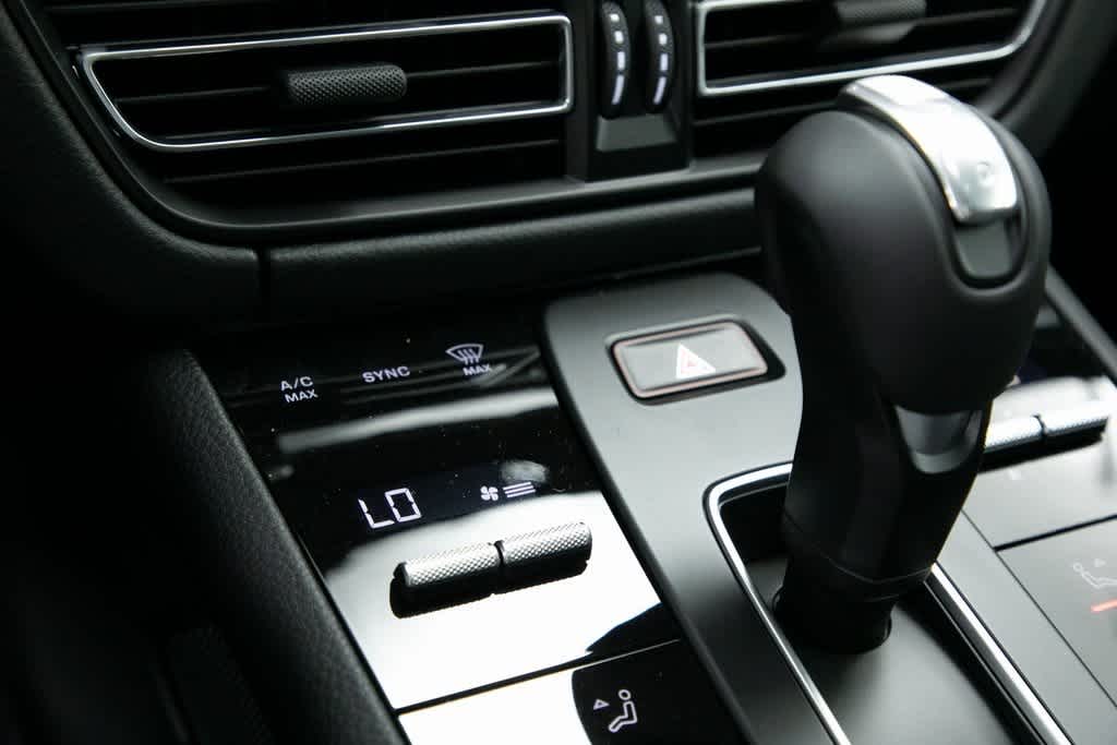 Thumbnail: 2025 Porsche Macan - 22
