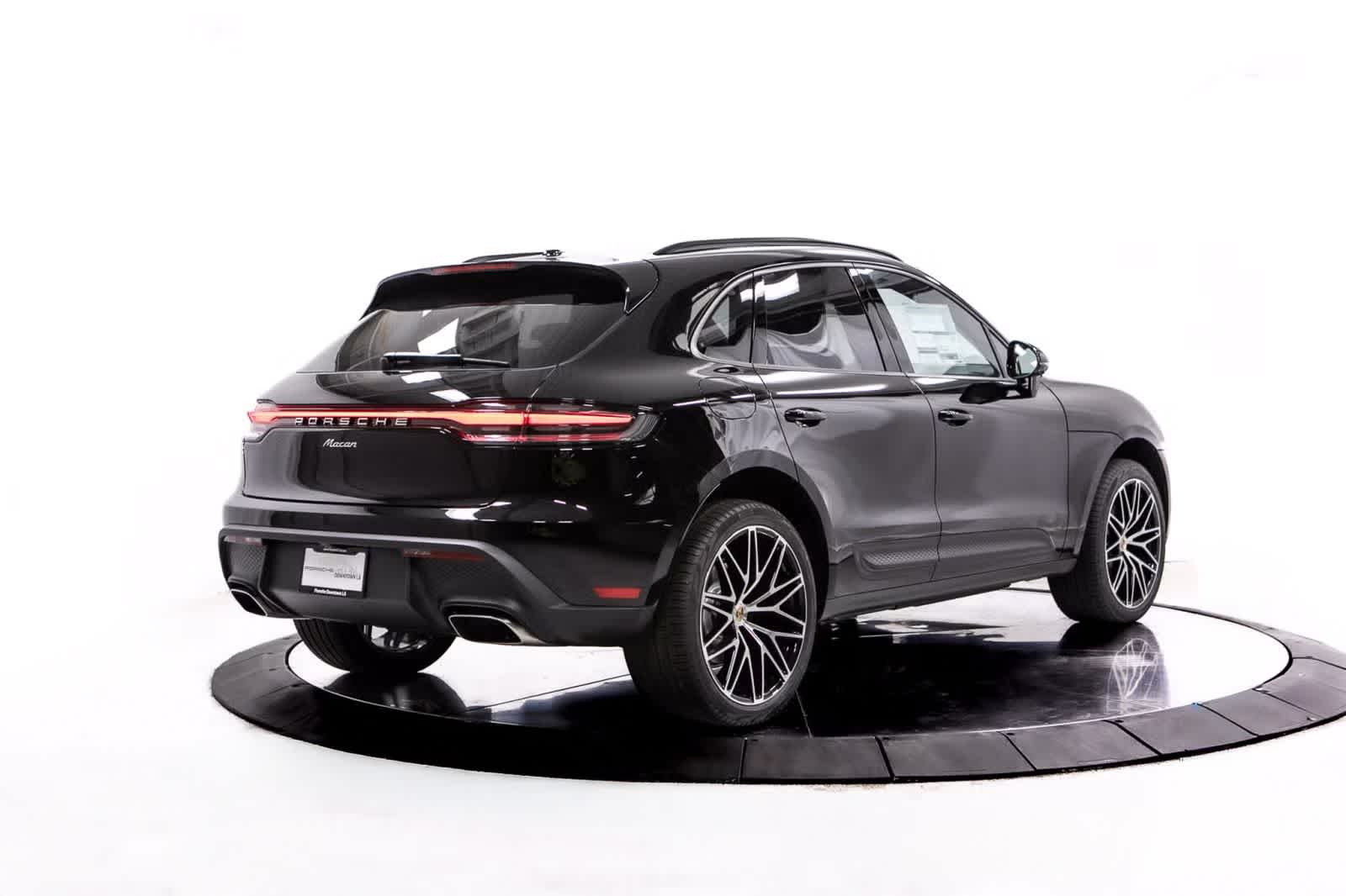 Thumbnail: 2026 Porsche Macan - 7