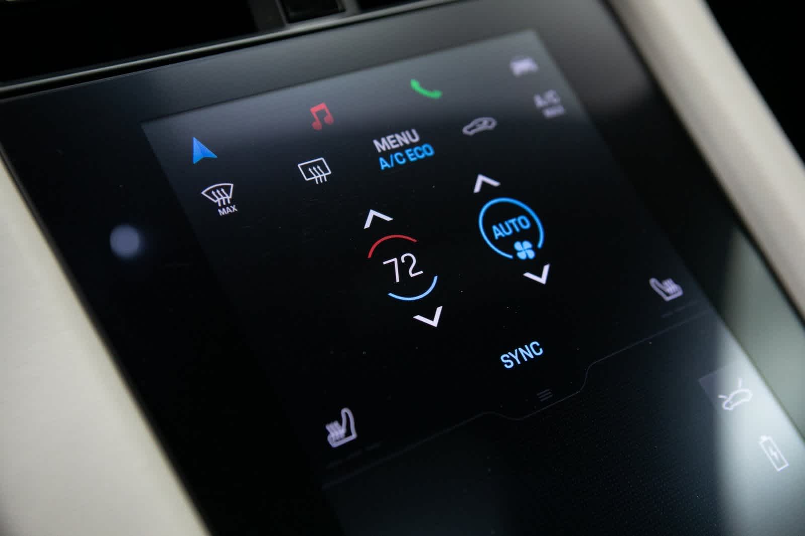 Thumbnail: 2023 Porsche Taycan - 22