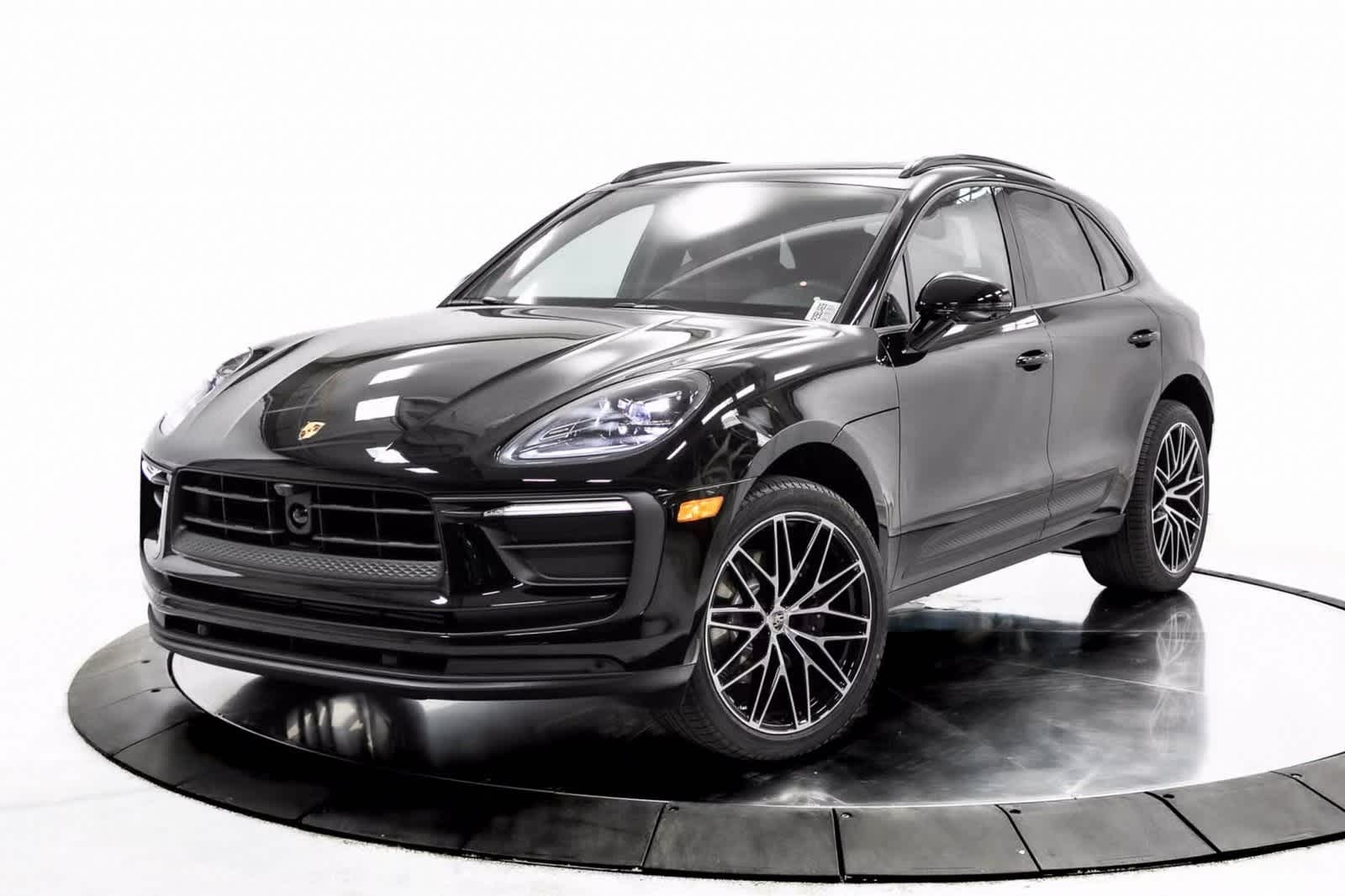 Thumbnail: 2025 Porsche Macan - 1