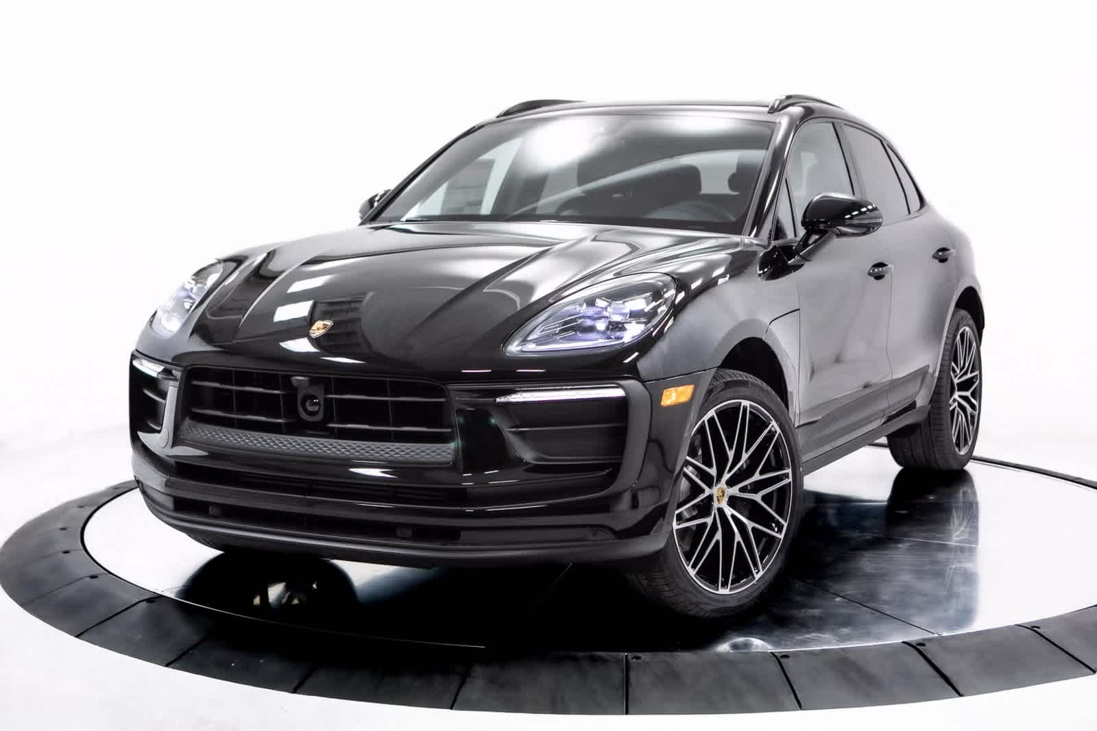 Thumbnail: 2025 Porsche Macan - 1