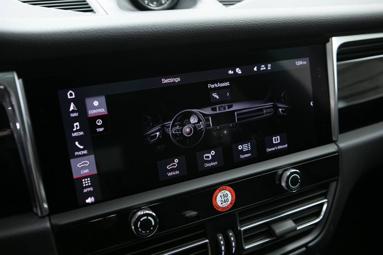 Thumbnail: 2026 Porsche Macan - 22