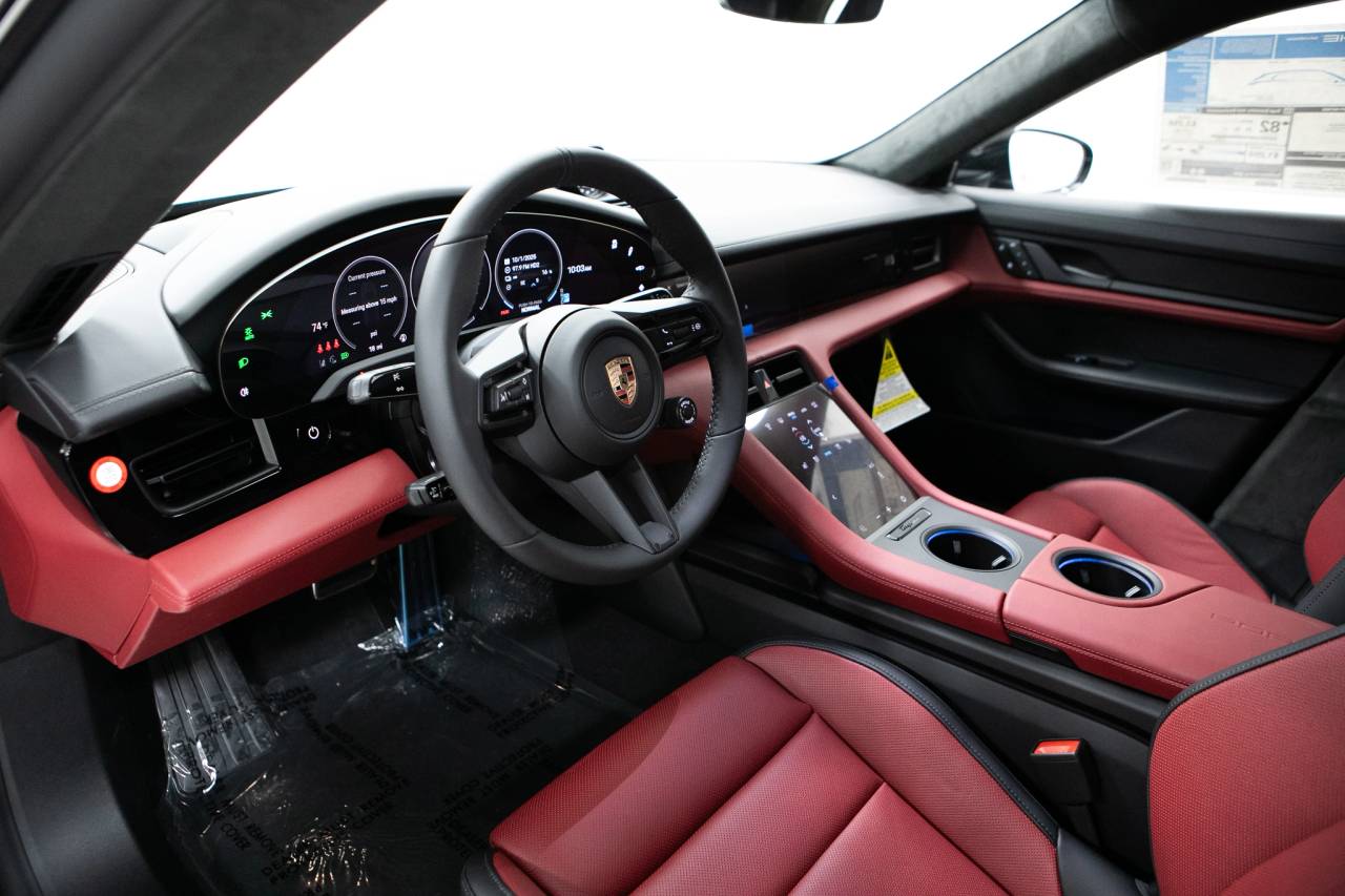 2026 Porsche Taycan Sport Turismo GTS photo 4