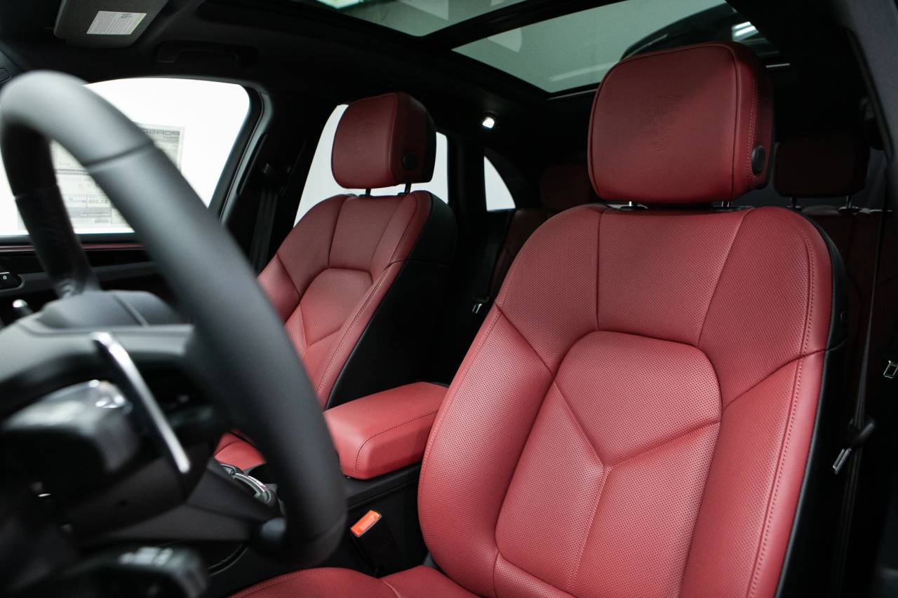 Thumbnail: 2026 Porsche Macan - 5