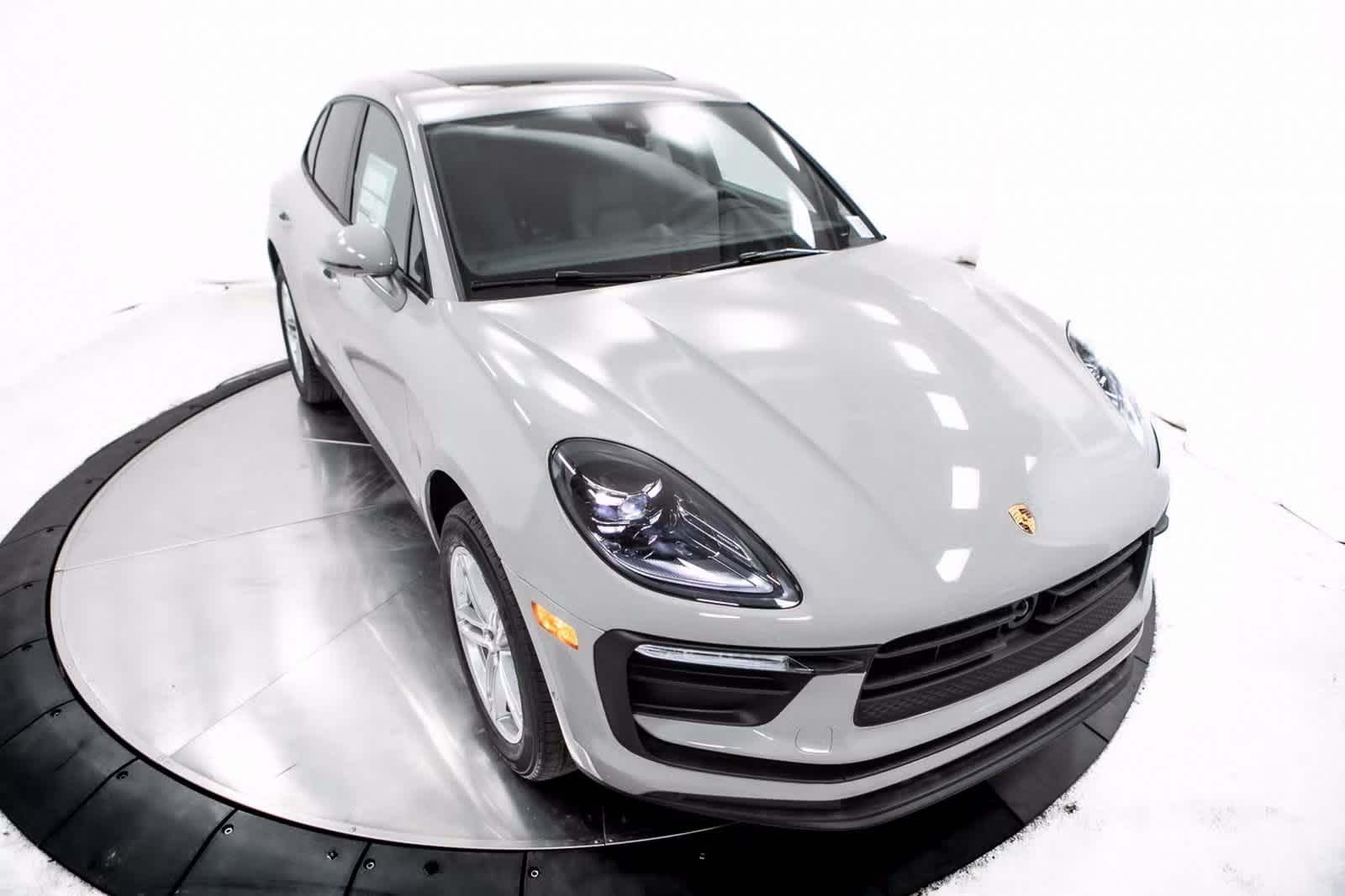Thumbnail: 2025 Porsche Macan - 39