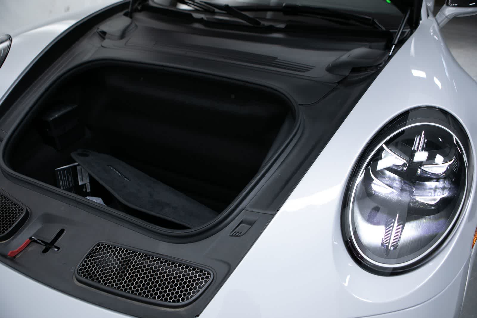 Thumbnail: 2026 Porsche 911 - 32