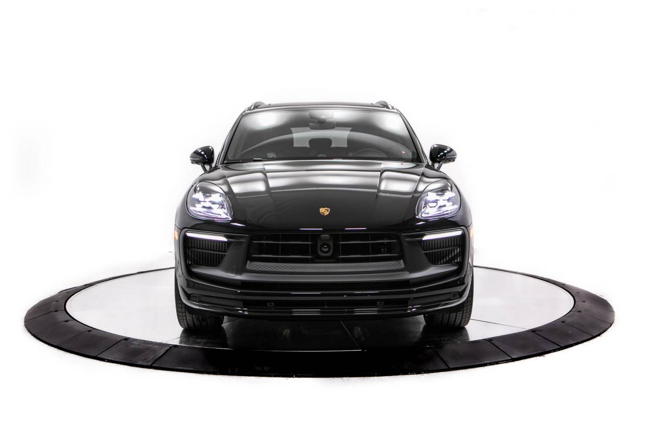 Thumbnail: 2026 Porsche Macan - 10