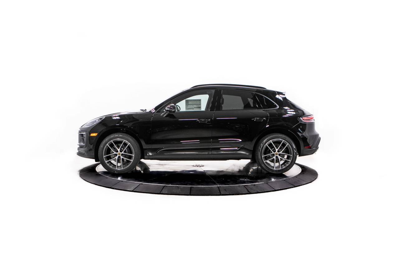 Thumbnail: 2026 Porsche Macan - 2