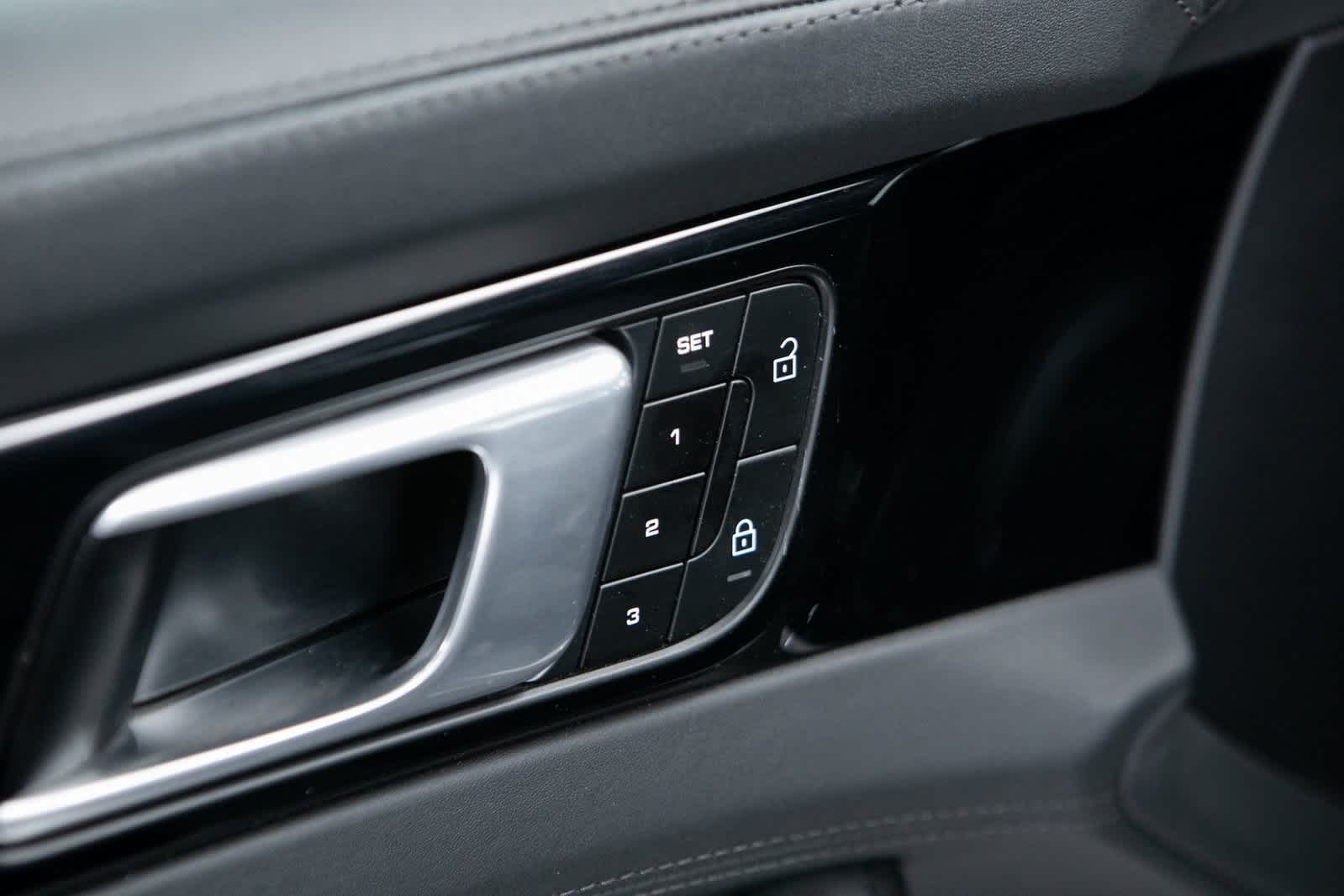 Thumbnail: 2022 Porsche Panamera - 19