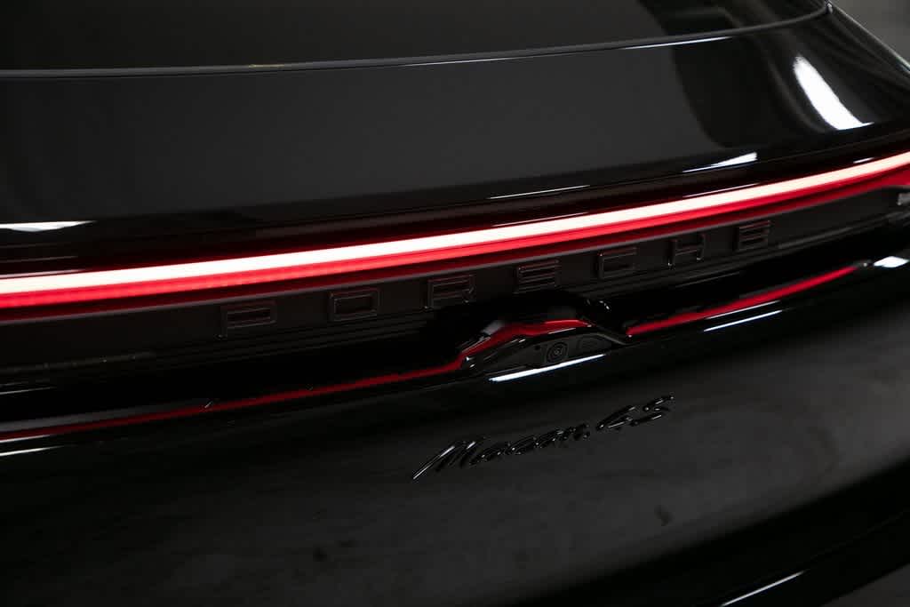 Thumbnail: 2025 Porsche Macan - 36