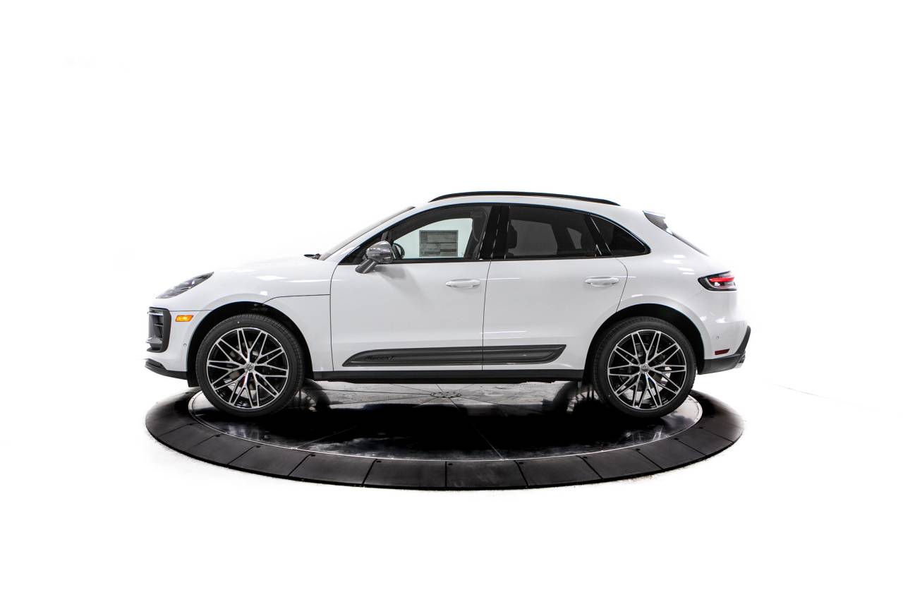 Thumbnail: 2026 Porsche Macan - 2