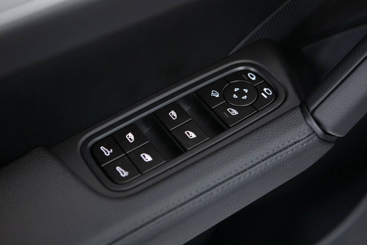 Thumbnail: 2026 Porsche Cayenne - 25