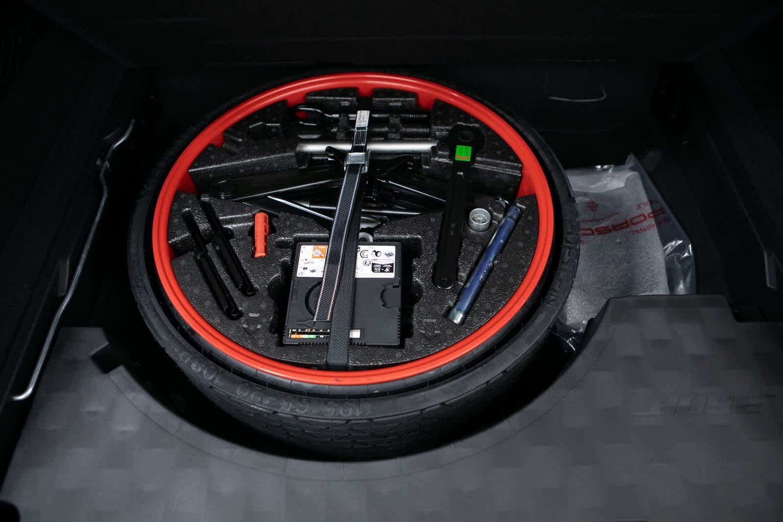 Thumbnail: 2025 Porsche Cayenne - 34