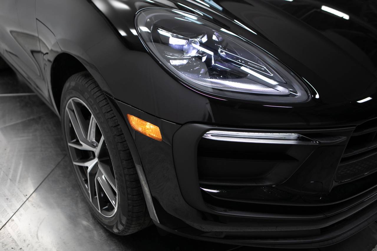Thumbnail: 2026 Porsche Macan - 12
