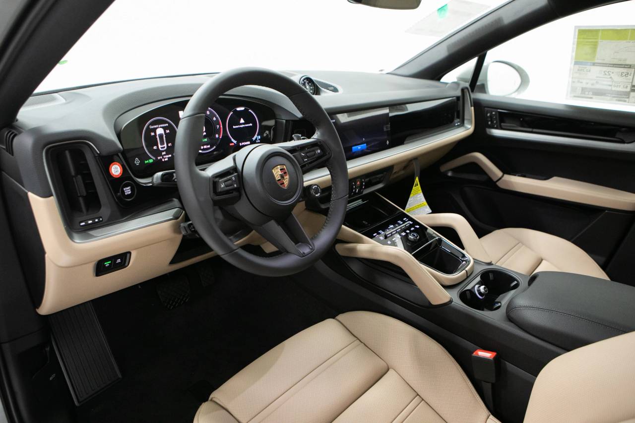 2026 Porsche Cayenne E-Hybrid Coupe photo 3