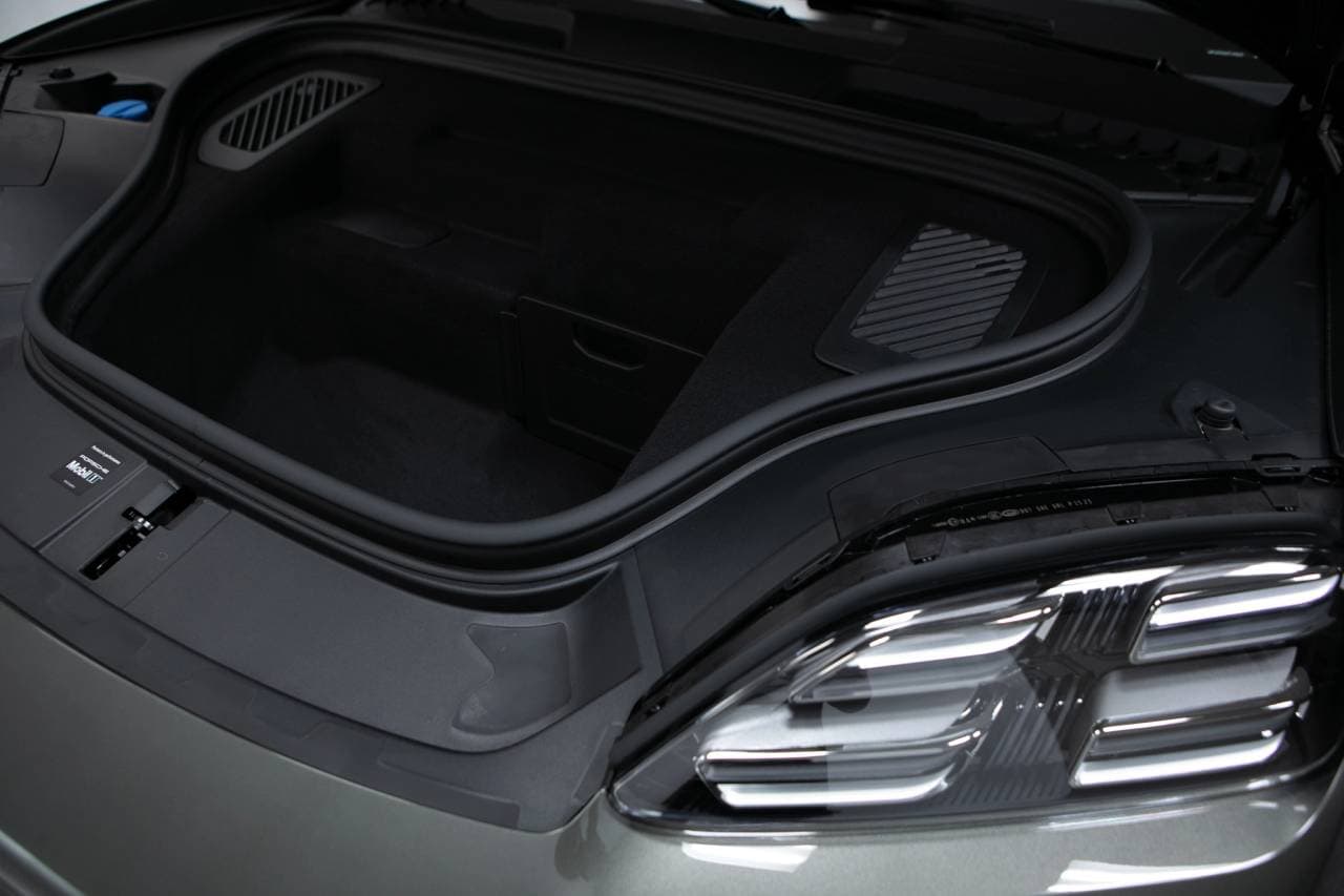 Thumbnail: 2026 Porsche Macan - 38