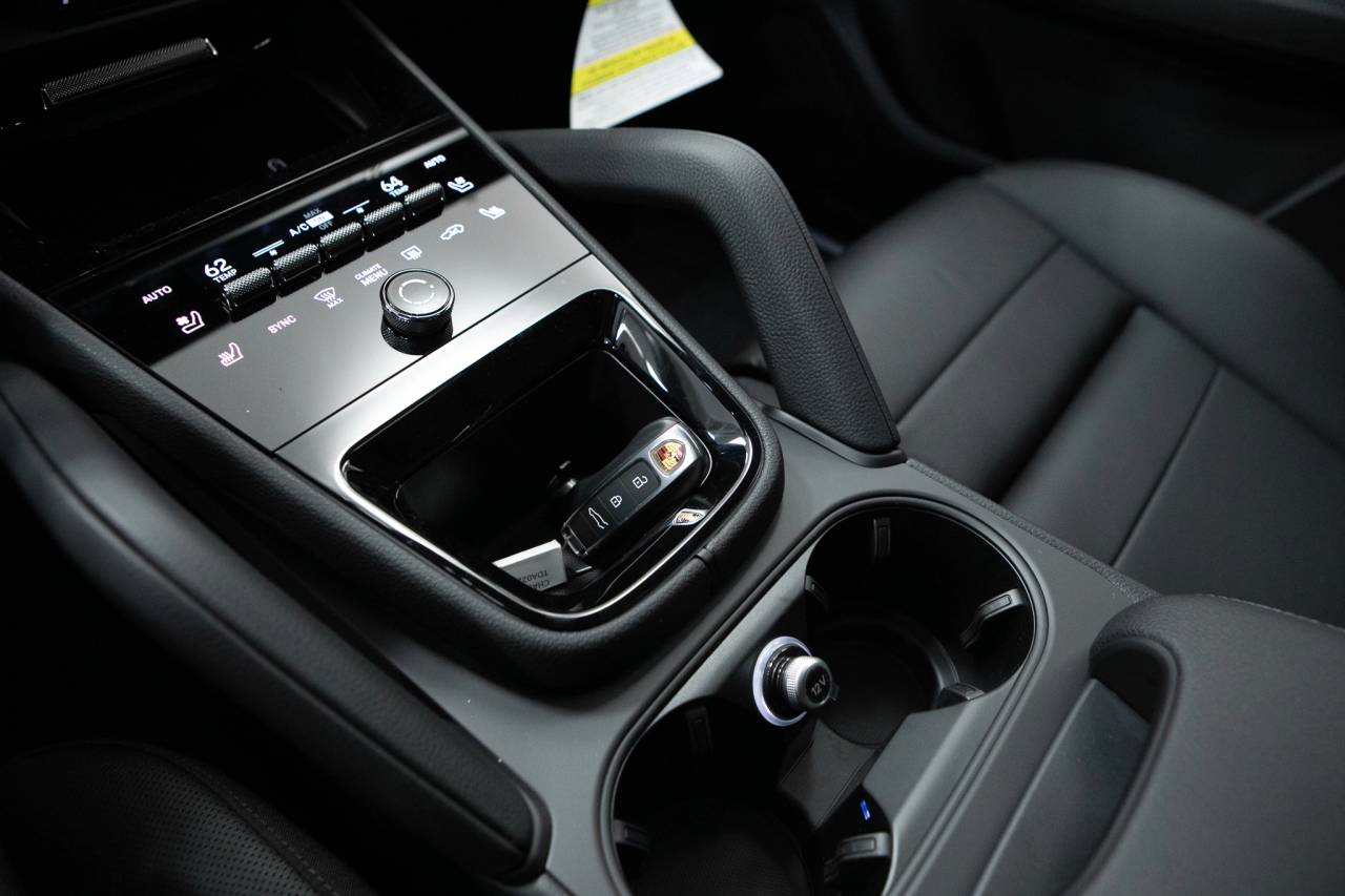 Thumbnail: 2026 Porsche Cayenne - 31