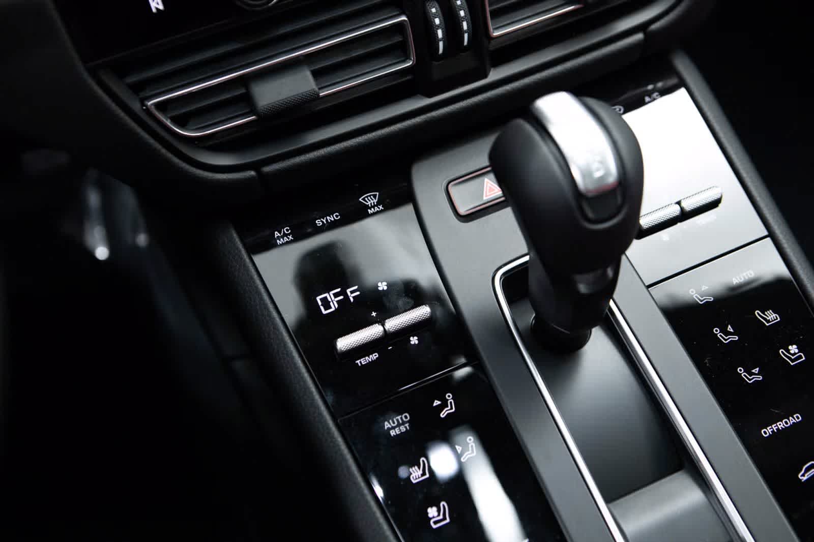 Thumbnail: 2026 Porsche Macan - 28