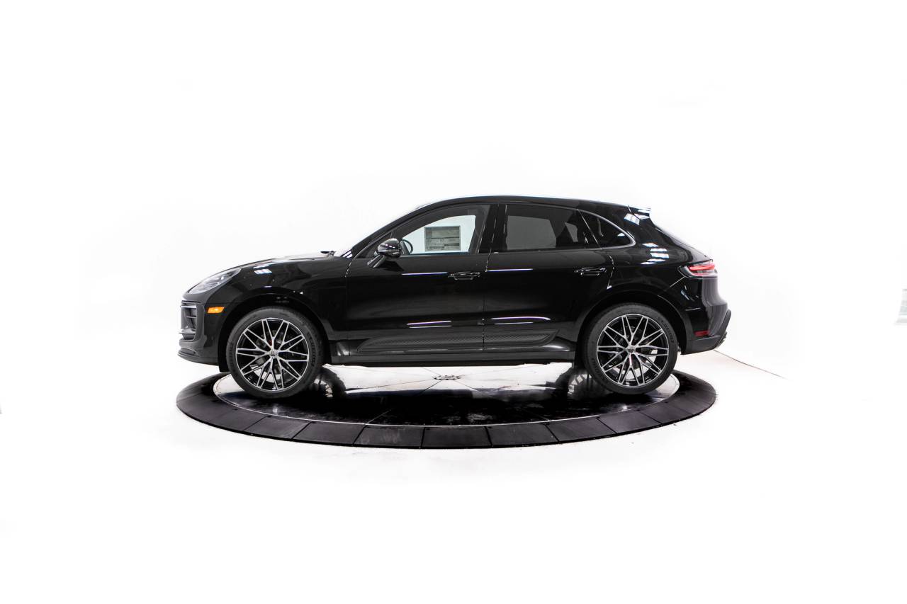 Thumbnail: 2026 Porsche Macan - 2