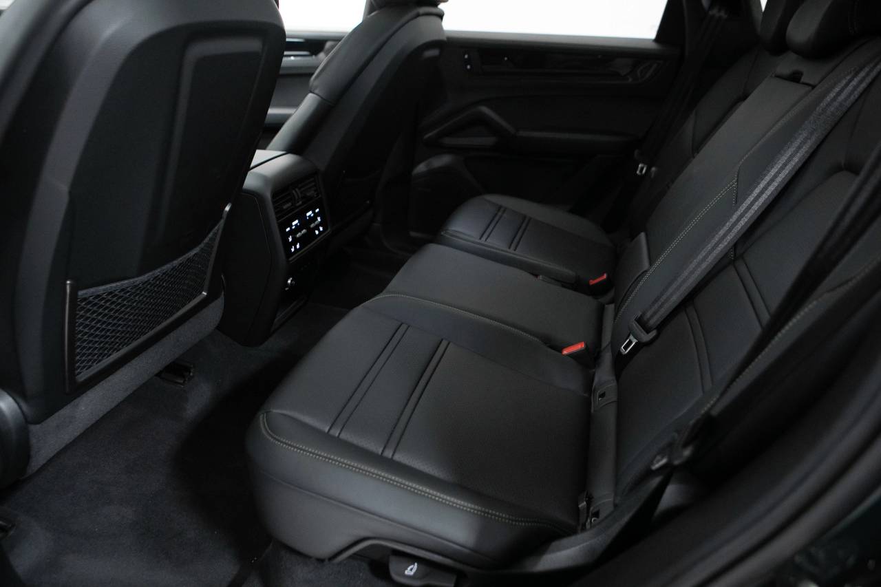 Thumbnail: 2025 Porsche Cayenne - 36