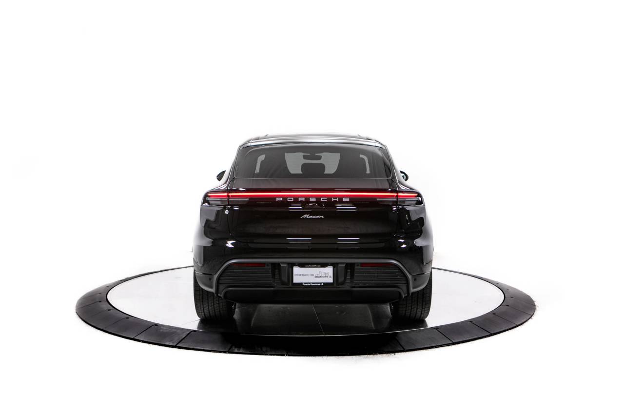 Thumbnail: 2026 Porsche Macan - 6
