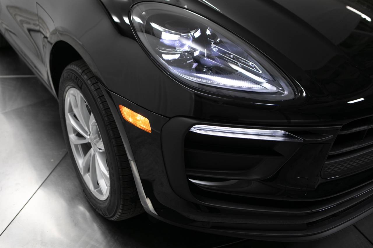 Thumbnail: 2026 Porsche Macan - 12
