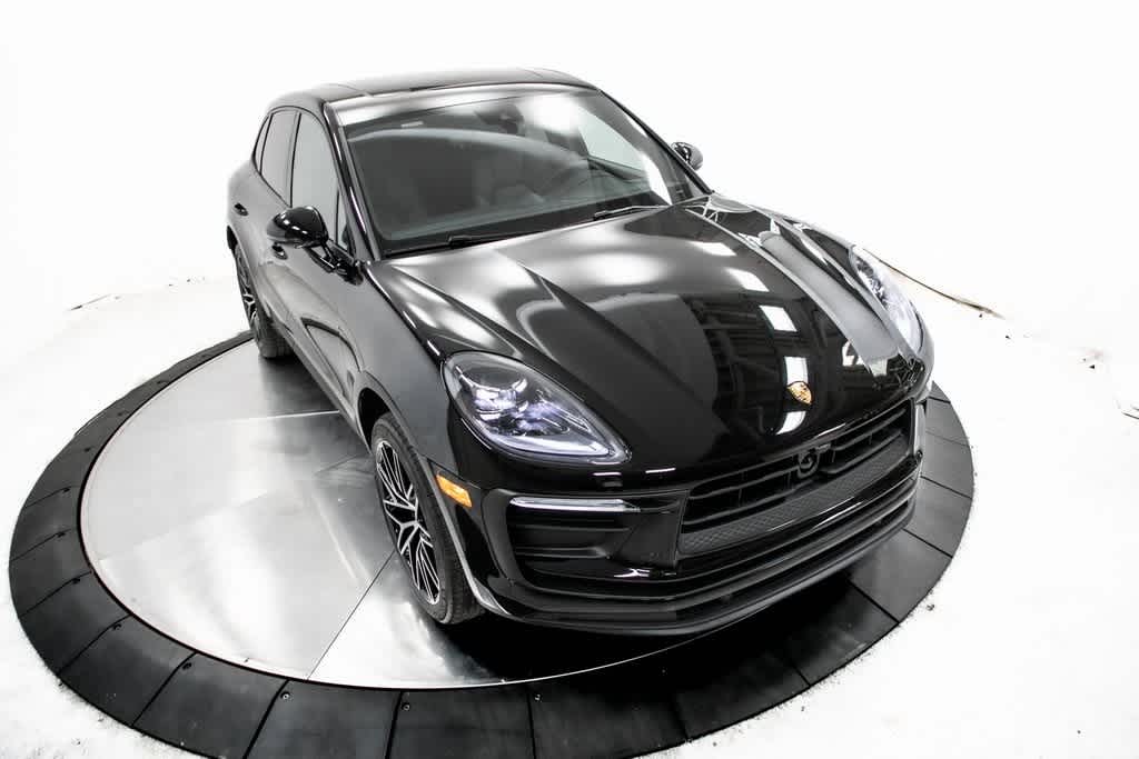 Thumbnail: 2025 Porsche Macan - 40